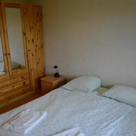 Anne - Hochparterre By Interhome